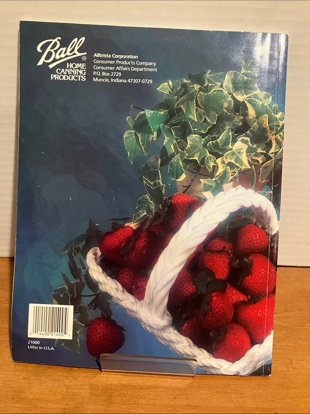 Ball Blue Book Guide to Home Canning, Feeezing, and Dehydration (VTG)